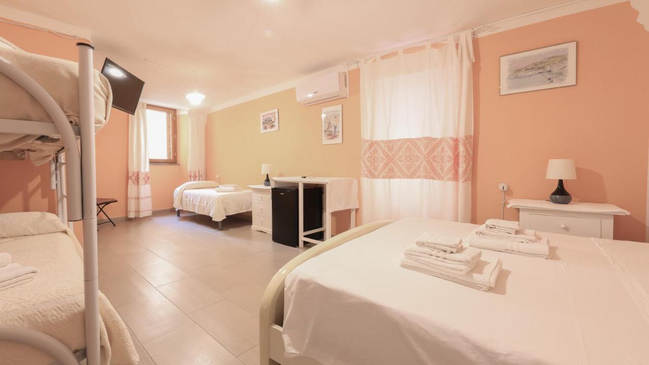 Welcomely - S'Apposentu Hotel Bosa Luaran gambar